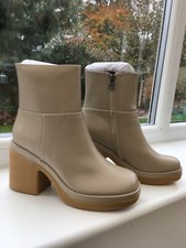 Ladies Crepe Textured Platform