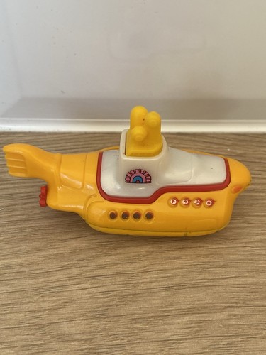 Beatles hot wheels 2014 yellow - beatles,