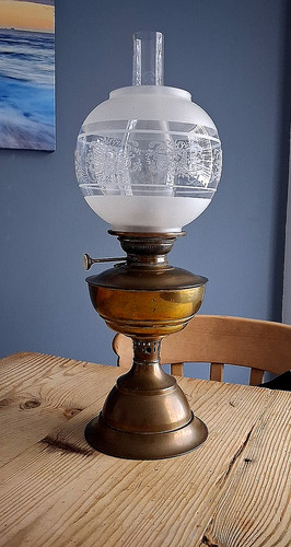 Antique vintage oil lamp - /,