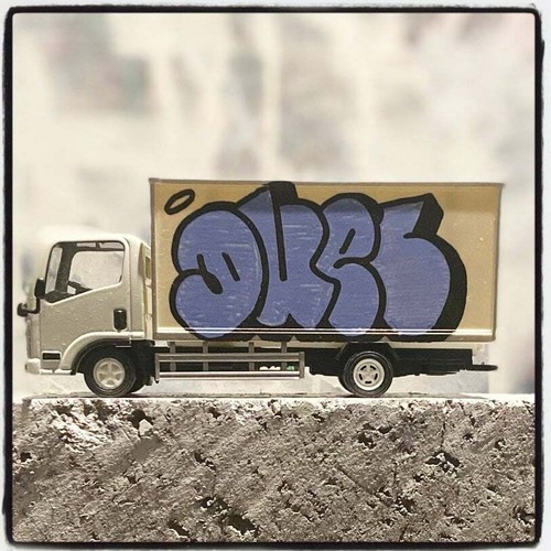 Duel graffiti truck - truck, box