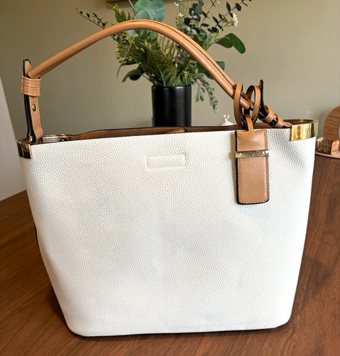 River island white pebbled - river,