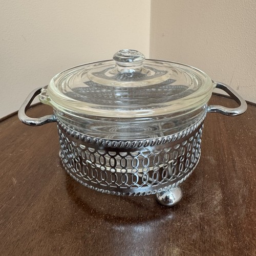 Vintage pyrex serving - pyrex?,