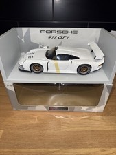 UT Models Porsche 911 GT1 1996