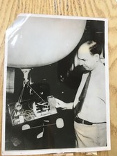 WEATHER  DATA BALLOON TECHNOLOGY  1930S  ERA   METEROLOGICAL RESEARCH  PHOTO