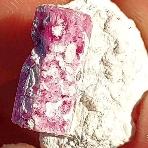Amazing red beryl - /, bixbite