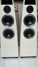 Meridian DSP5200 SE White, which is the special colour, including original boxes