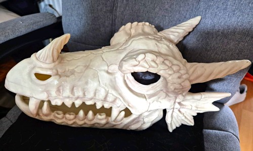 White plastic dragon - plastic, skull