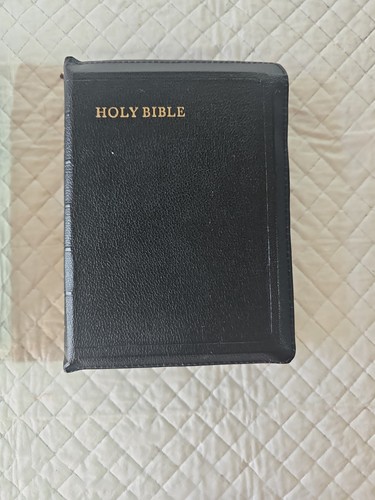 Collins z15 holy bible - z15,
