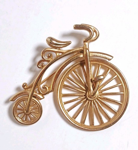 Vintage old fashioned bike - fashioned,