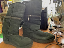 ZIPPY BOOTS, SUEDE OUTER AND SHEEPSKIN LINING SIZE3 VGC