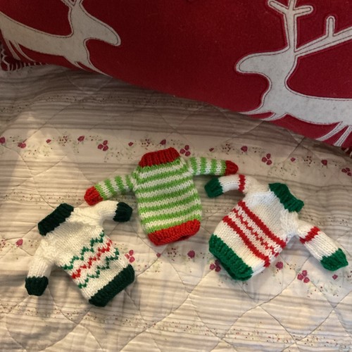 Hand knitted christmas mini - hand,