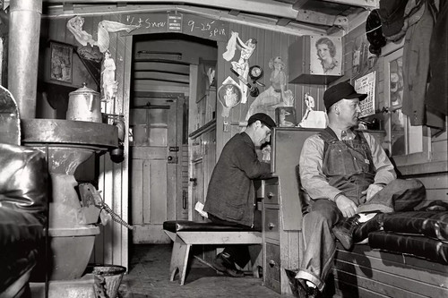 1943 railroad train caboose - railroad,