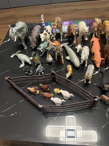 Huge lot plastic toy - lot,