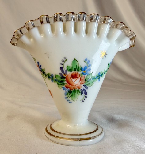 Vtg fenton glass - vtg, crest