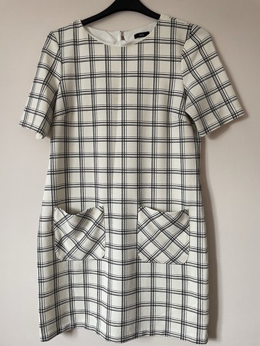 Ladies dress with - m&co, pockets