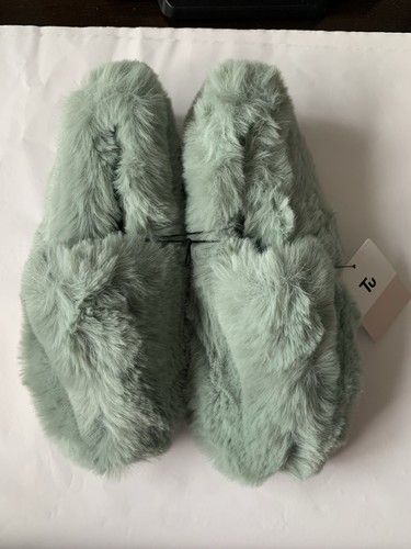 Bnwt soft green faux - fur, full