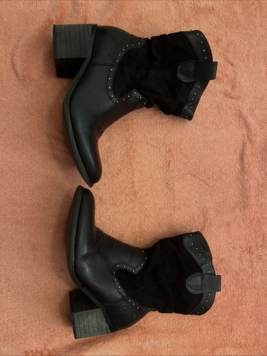 Black short cowgirl boots - black,