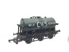 Lima 305644 OO Gauge 6 Wheel Milk Tanker CWS