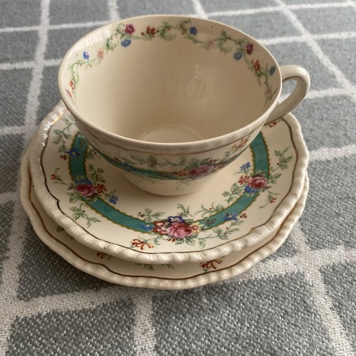 Royal doulton trio - trio, saucer