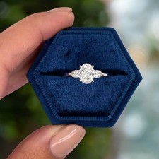 Exclusive diamond ring oval - diamond,