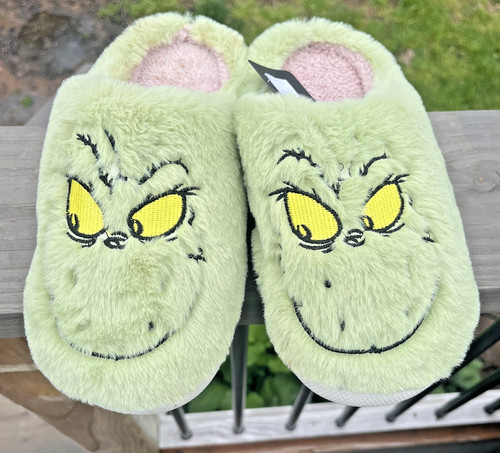 Grinch slippers 8 - 7.5/8, green