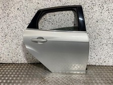 11-18 FORD FOCUS MK3 HATCH DRIVER SIDE REAR DOOR MOONDUST SILVER (SCRATCHED)