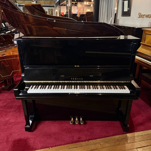 Yamaha upright piano black - u3,