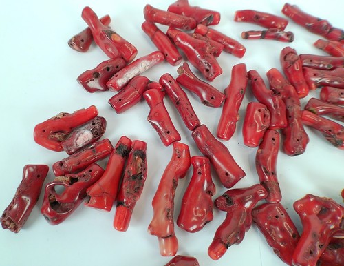 Dark red coral branch beads - red,
