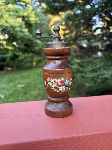 Vintage turned wood - , pepper