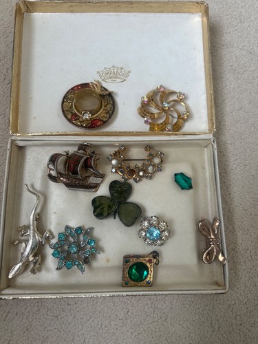 Job lot vintage brooches great - brooches,