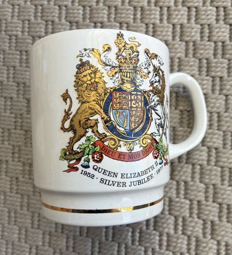 Poole pottery queen - pottery,