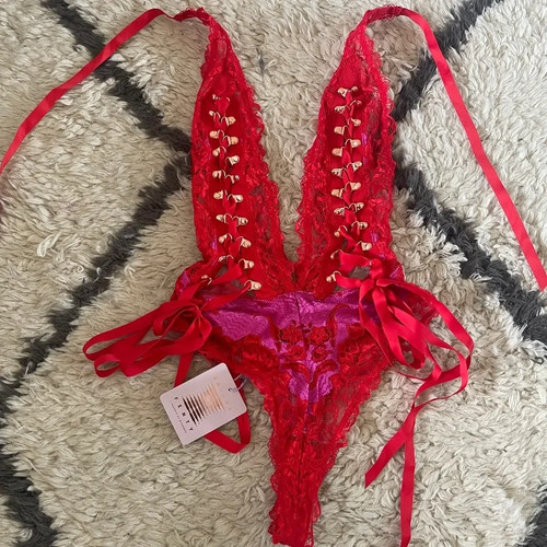Nwt savage fenty red pink - x,