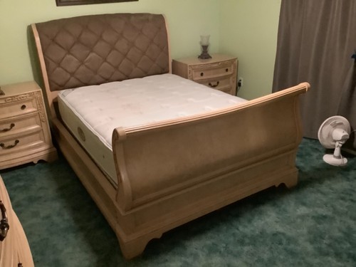 Bedroom set large piece was - 8, piece.