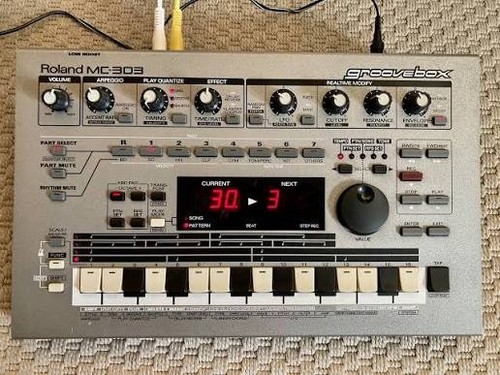 Roland mc303 groovebox fully - groovebox,