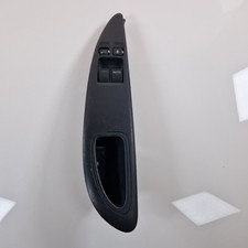 Nissan Primera P12 Window