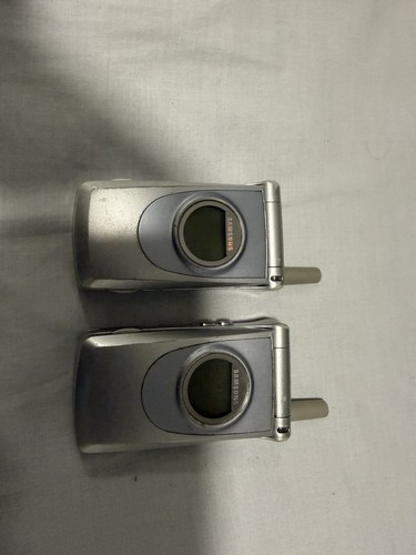 Two samsung flip phone a300 - two,