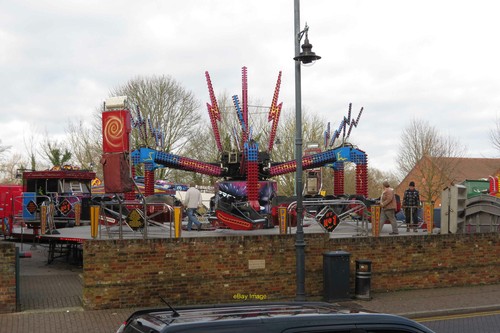 Photo 6x4 erecting fairground - 6x4,