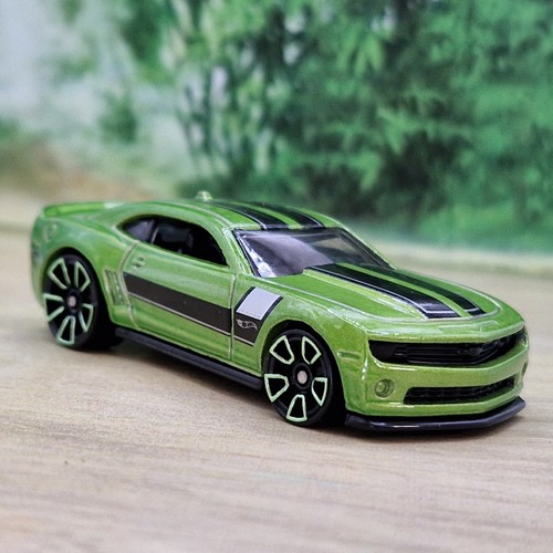 Hot wheels chevy camaro - hot,