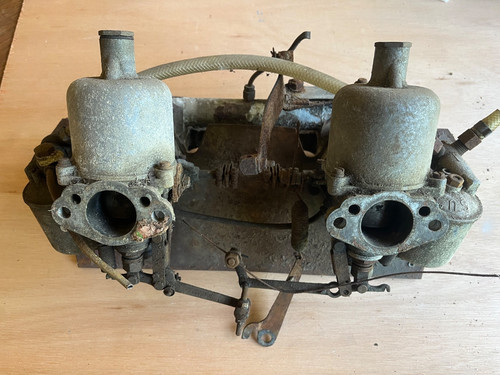 Mga twin carburetors - twin,