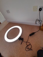 neewer ring light.  Used once carry case and original box.
