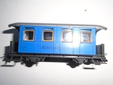 Liliput HOe Blue 4 wheel coach - very good condition 009