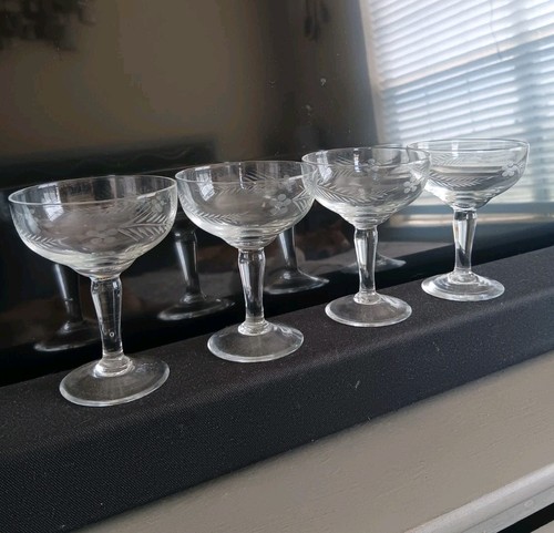 Vintage champagne coupes - vintage,