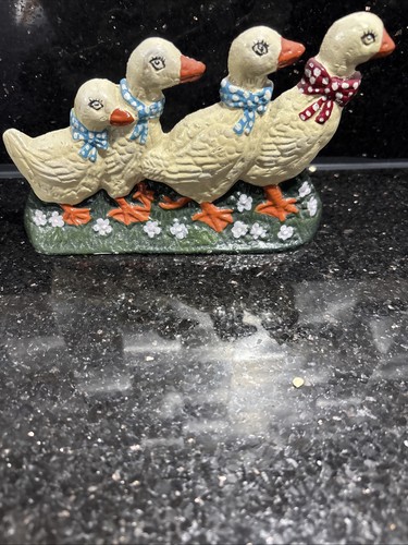 Cast iron family - of, ducks