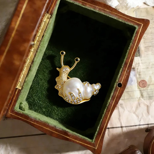 Classic snail brooch luxury - snail,