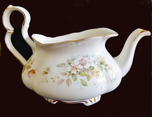 Vintage royal albert victoria - albert,