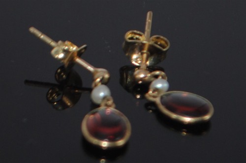 Pair 9ct cabochon cut - of,