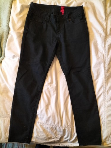 Yes black skinny jeans size - yes, 10
