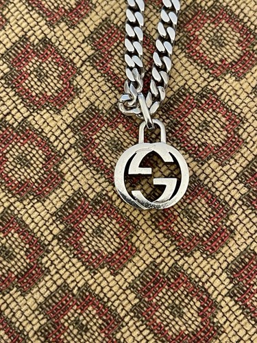 Gucci interlocking pendant - g,