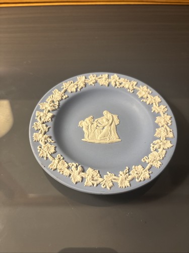 Vintage small blue jasperware - small,