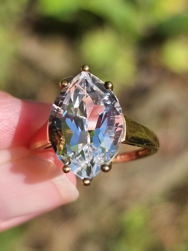 9ct gold large solitaire - gold,